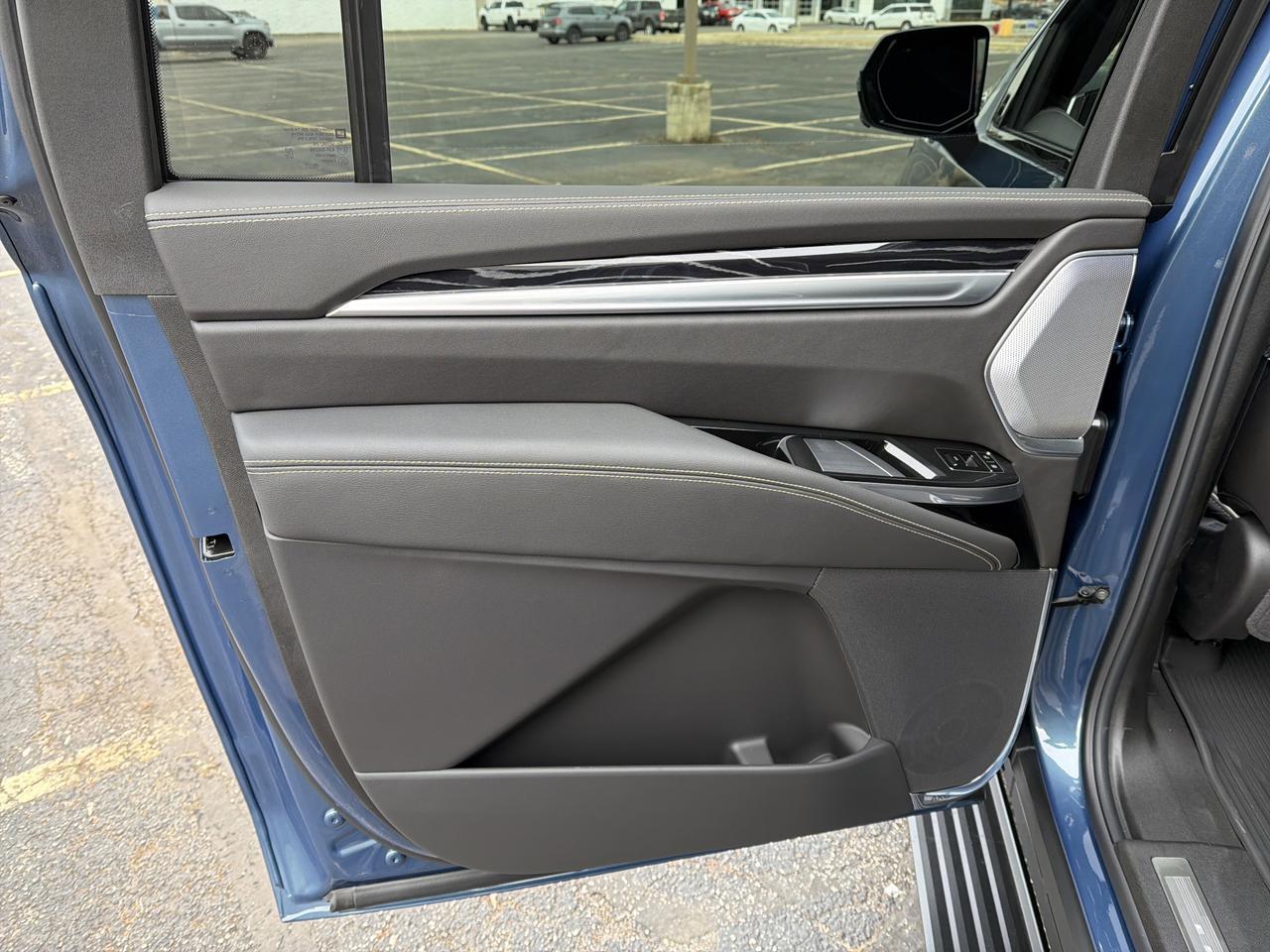 2026 Cadillac Escalade ESV Sport 4WD Saukville WI