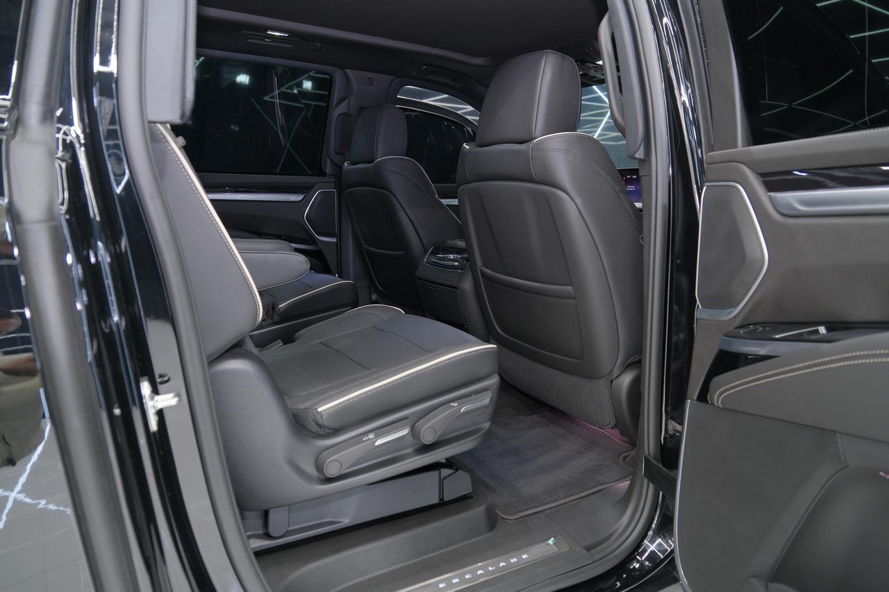 2026 Cadillac Escalade ESV Sport Miami FL