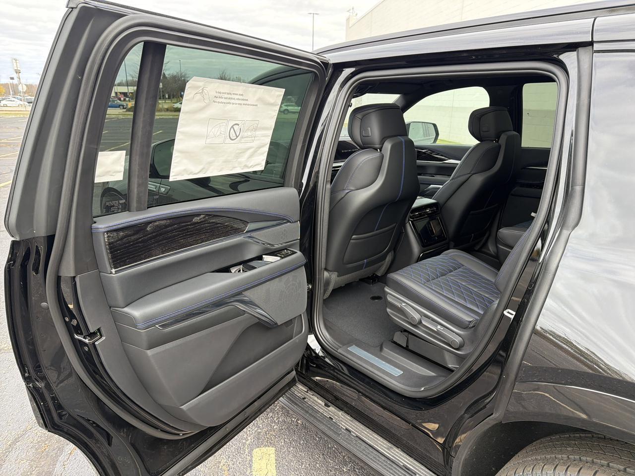 2026 Cadillac Escalade IQL Sport AWD Saukville WI