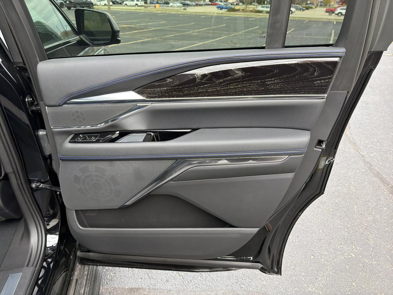 2026 Cadillac Escalade IQL Sport AWD Saukville WI