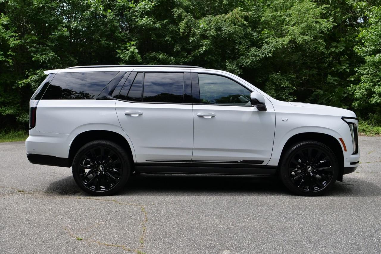 2026 Cadillac Escalade Platinum Sport / 4WD / Onyx PKG / Rear Entertainment! Lincolnton NC