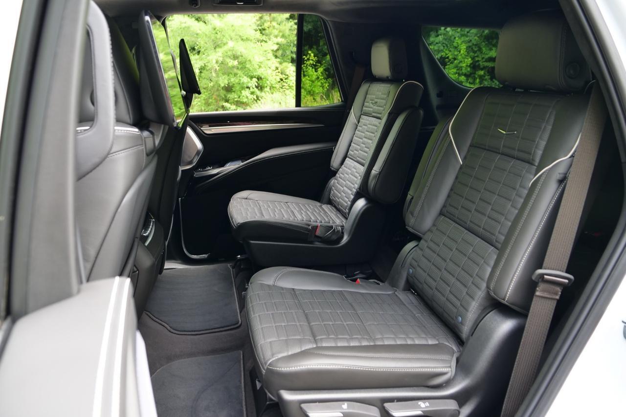 2026 Cadillac Escalade Platinum Sport / 4WD / Onyx PKG / Rear Entertainment! Lincolnton NC