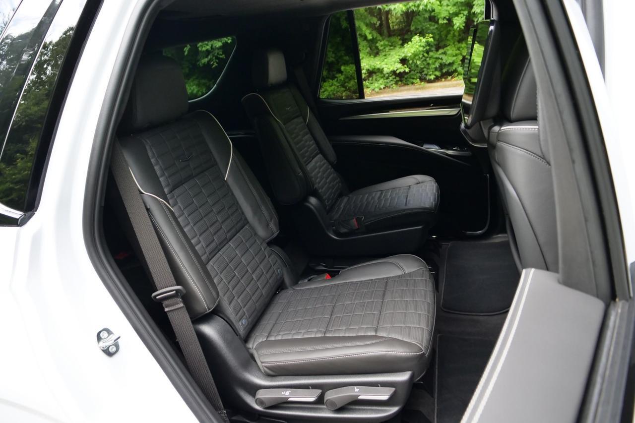 2026 Cadillac Escalade Platinum Sport / 4WD / Onyx PKG / Rear Entertainment! Lincolnton NC