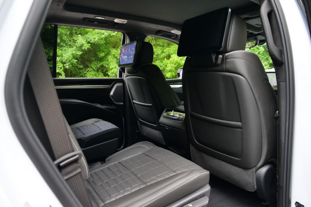 2026 Cadillac Escalade Platinum Sport / 4WD / Onyx PKG / Rear Entertainment! Lincolnton NC