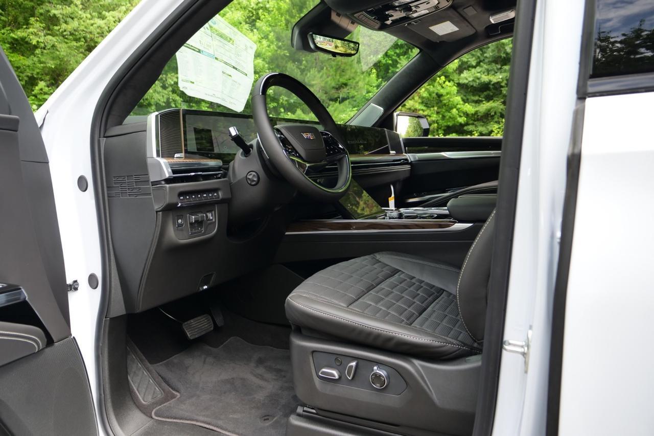 2026 Cadillac Escalade Platinum Sport / 4WD / Onyx PKG / Rear Entertainment! Lincolnton NC