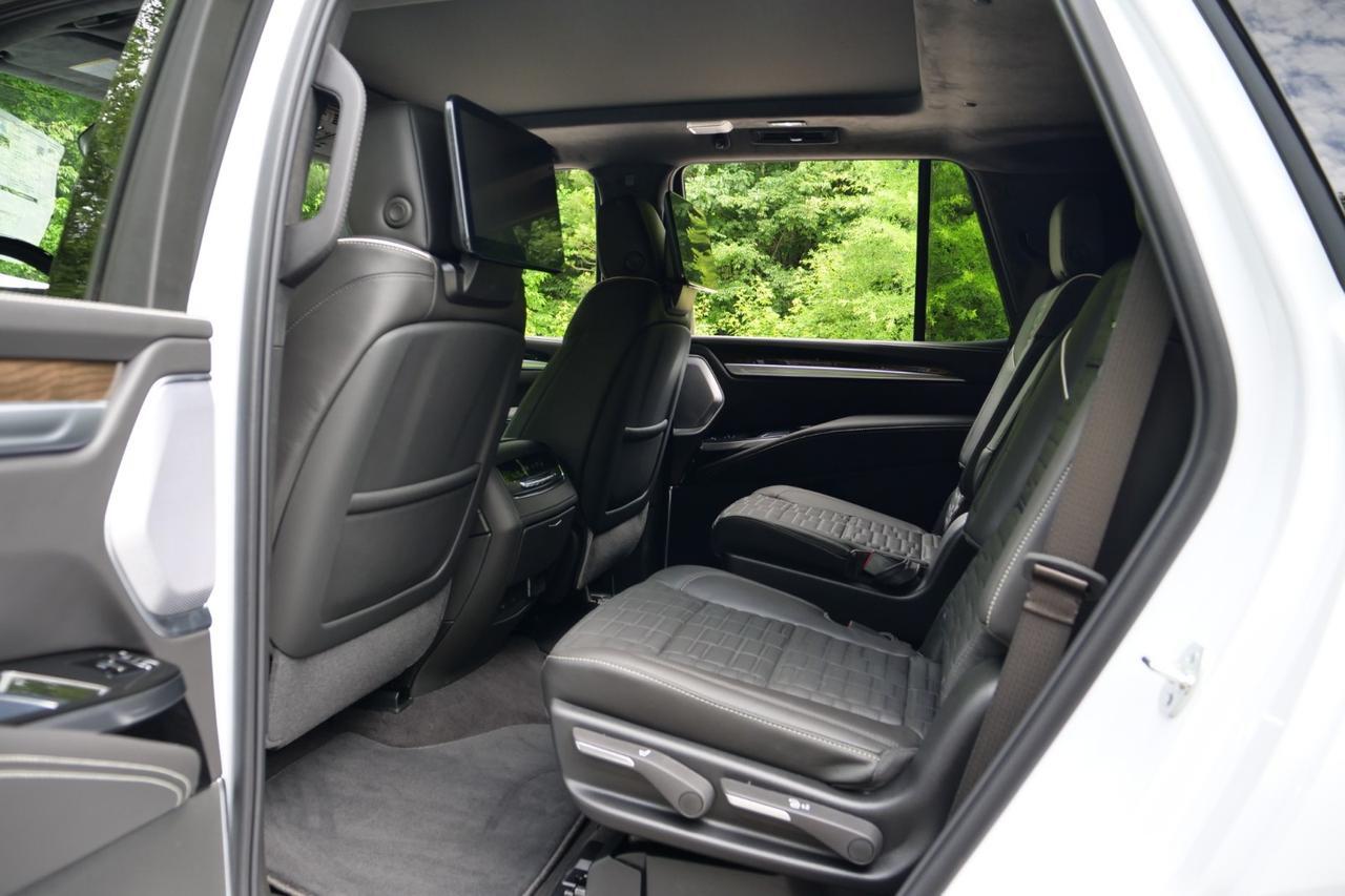 2026 Cadillac Escalade Platinum Sport / 4WD / Onyx PKG / Rear Entertainment! Lincolnton NC