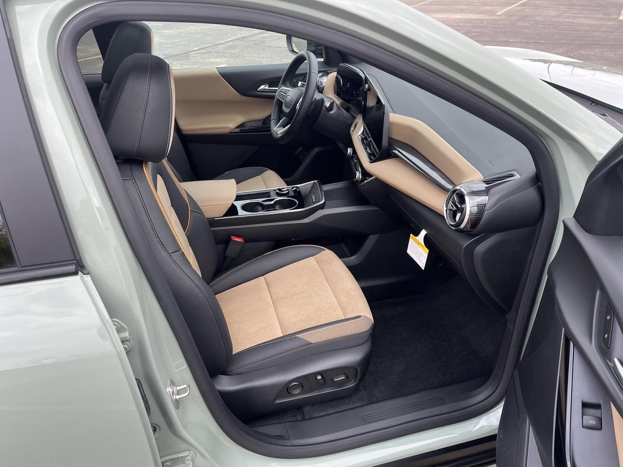 2026 Chevrolet Equinox ACTIV AWD Conv3Pkg w/Sunroof AdptvCrz HtdCldMemEvotex HtdSteeringWheel Saukville WI