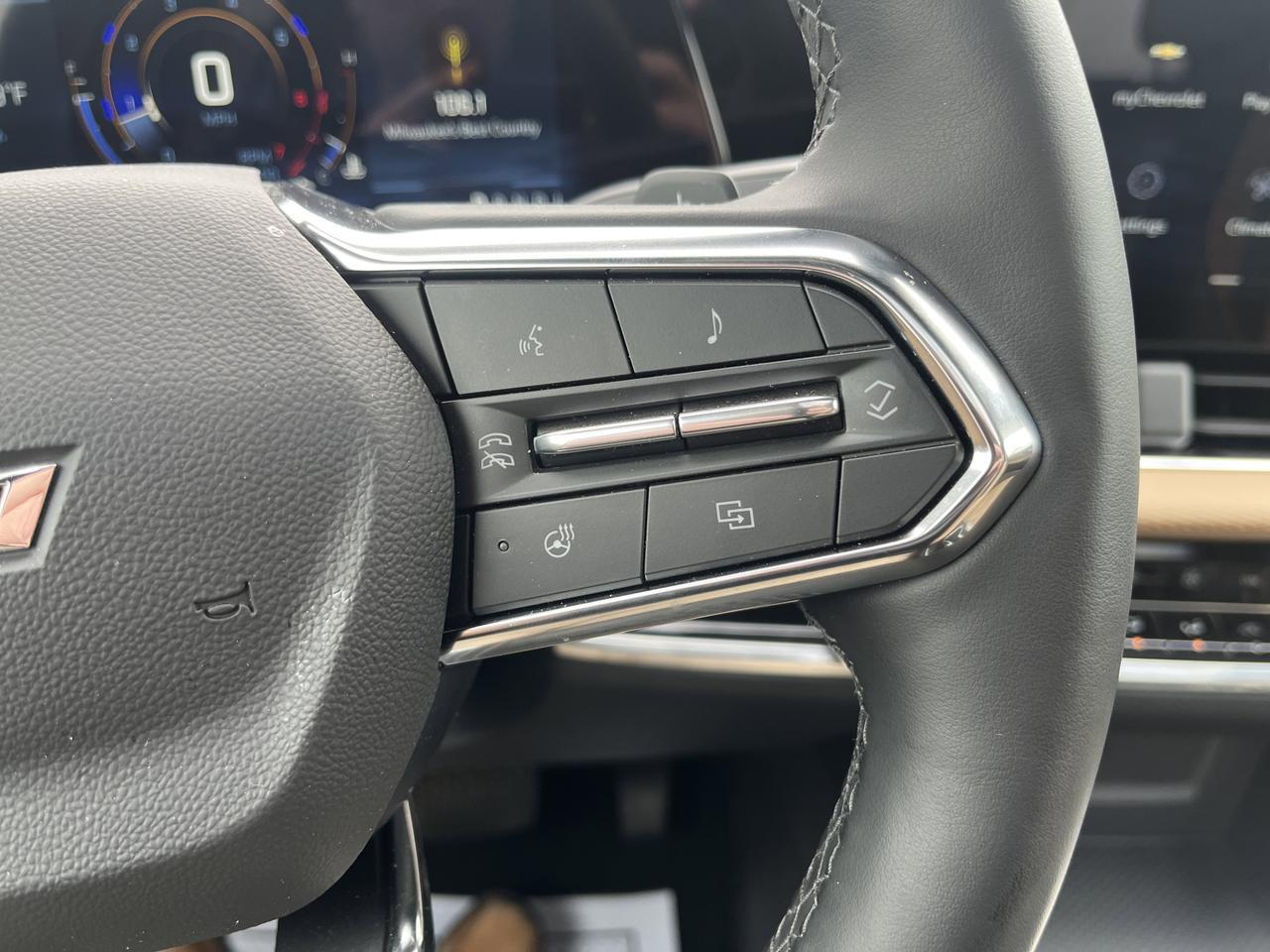 2026 Chevrolet Equinox ACTIV AWD Conv3Pkg w/Sunroof AdptvCrz HtdCldMemEvotex HtdSteeringWheel Saukville WI