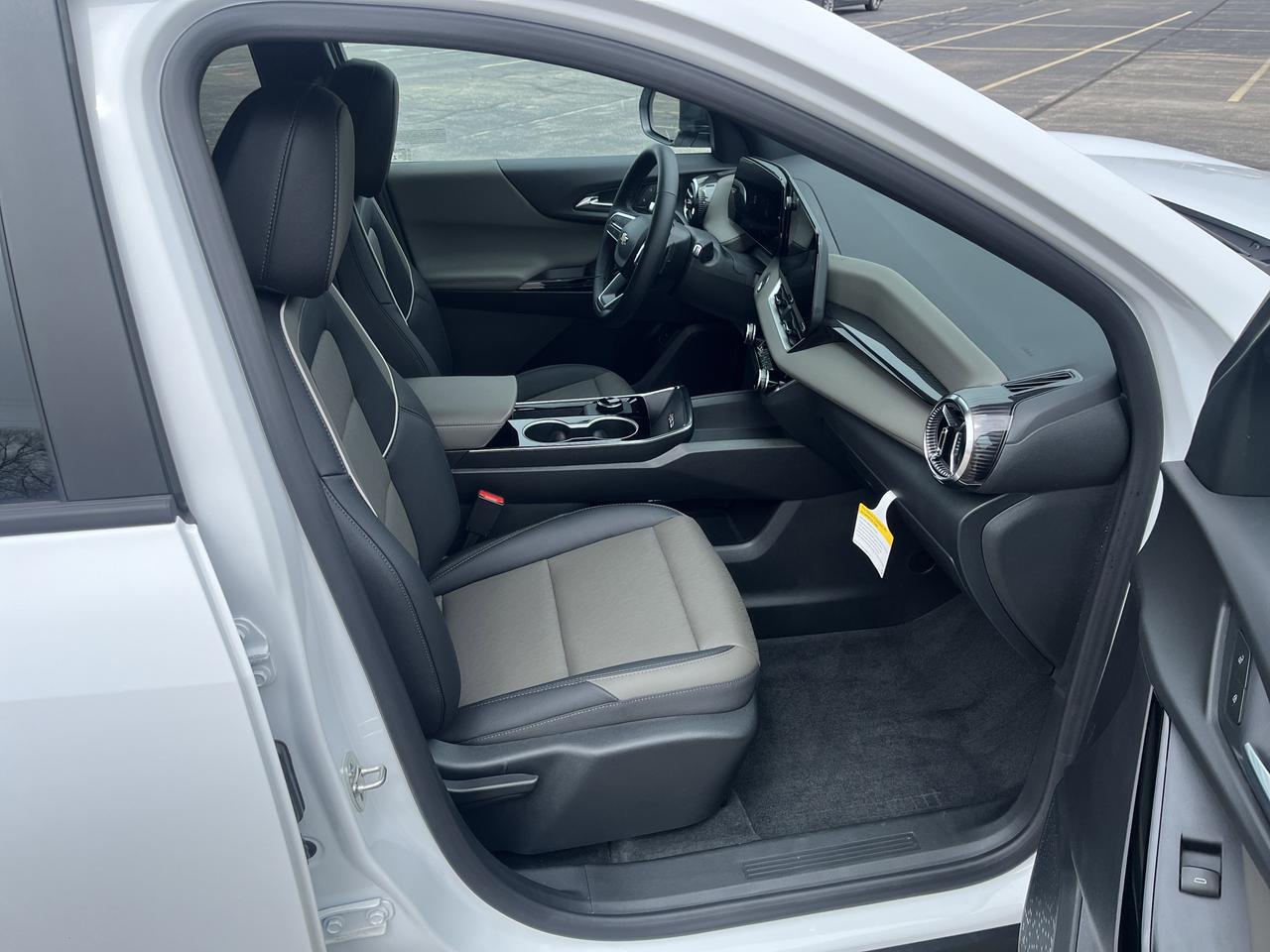 2026 Chevrolet Equinox LT AWD Convenience2Pkg w/19s HtdEvotex HtdStrngWhl 8-WayPwrDrvrSeat AutosensePwrLiftgate Saukville WI