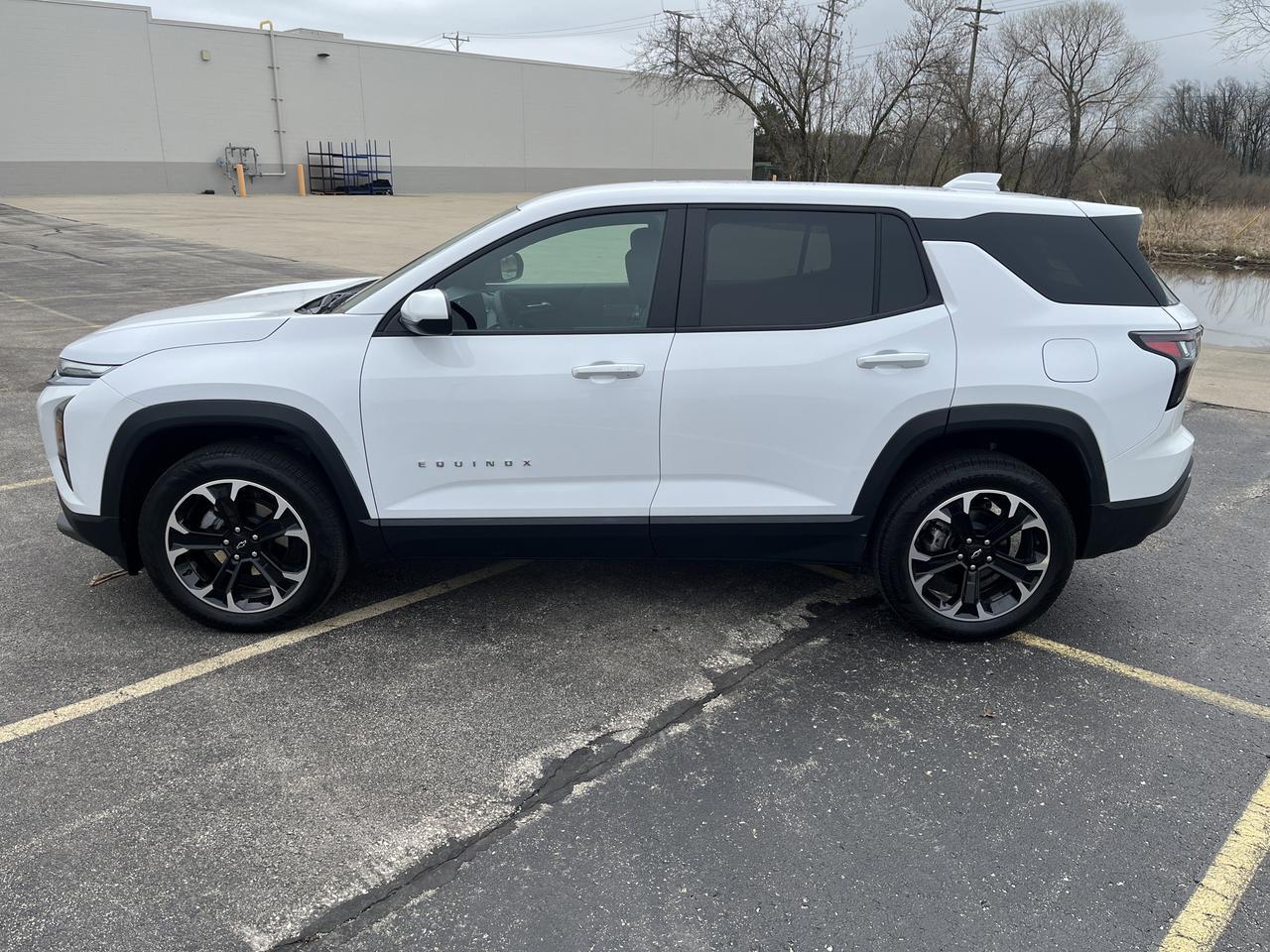 2026 Chevrolet Equinox LT AWD Convenience2Pkg w/19s HtdEvotex HtdStrngWhl 8-WayPwrDrvrSeat AutosensePwrLiftgate