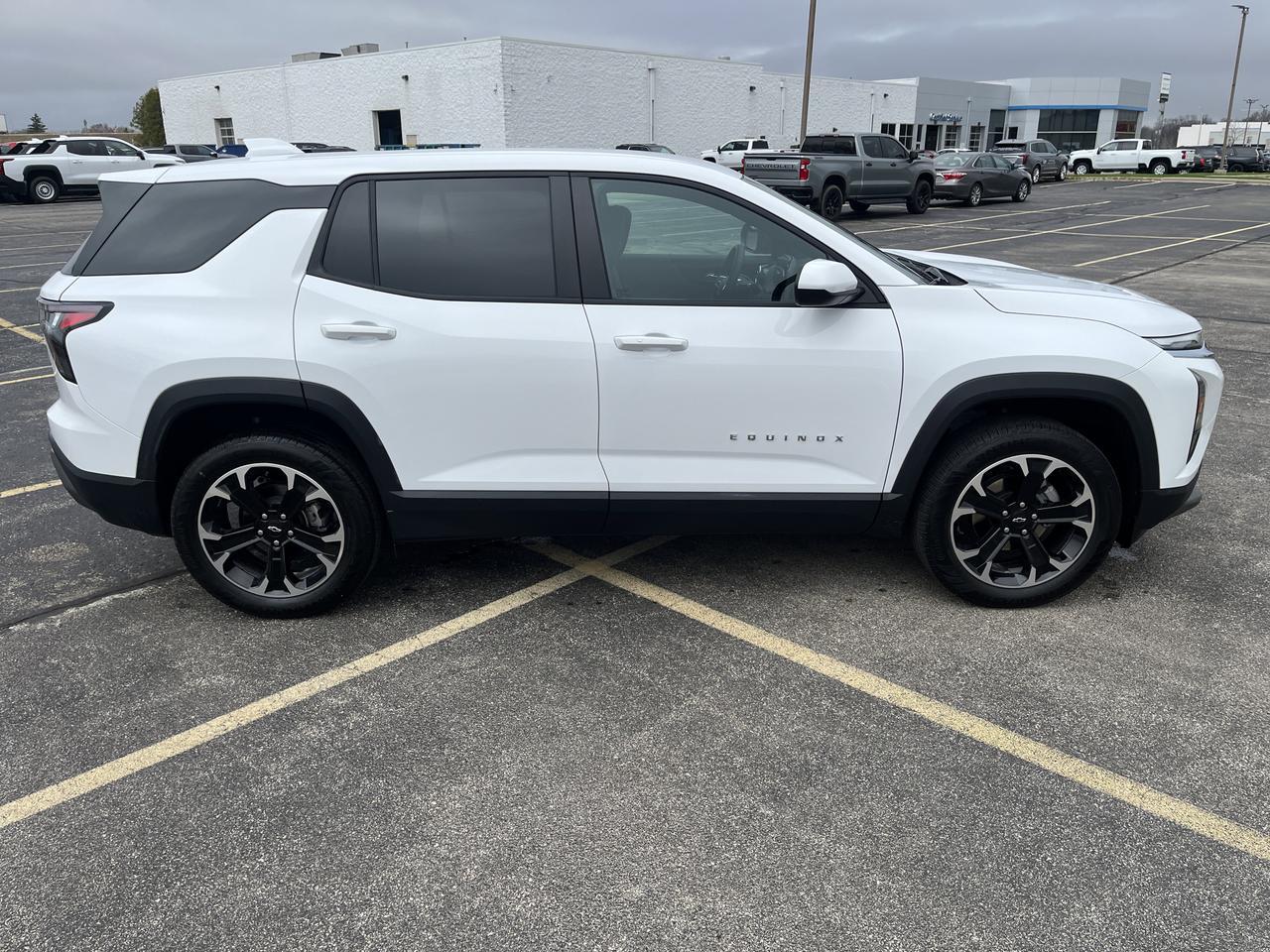 2026 Chevrolet Equinox LT AWD Convenience2Pkg w/19s HtdEvotex HtdStrngWhl 8-WayPwrDrvrSeat AutosensePwrLiftgate Saukville WI