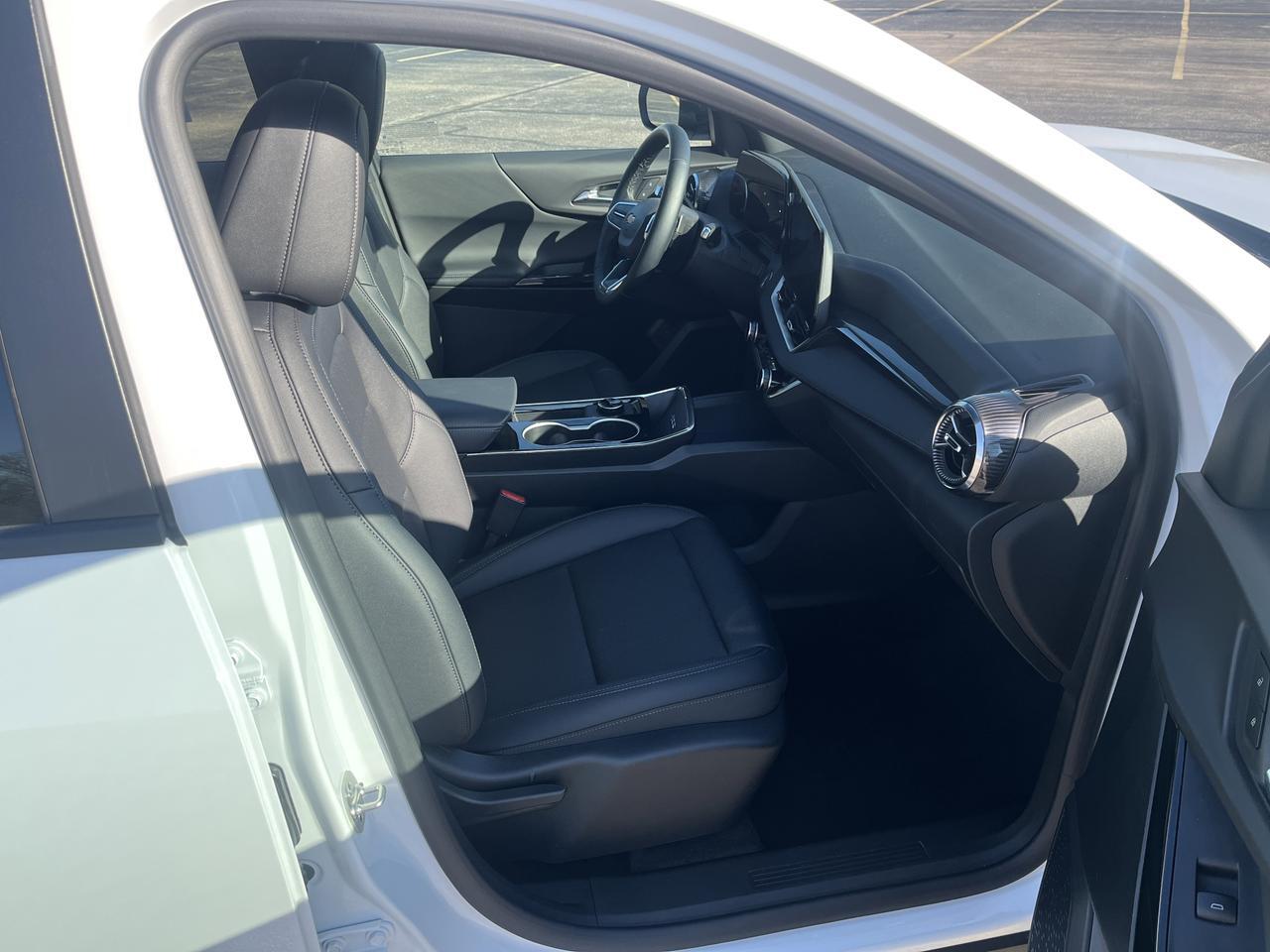 2026 Chevrolet Equinox LT AWD Convenience2Pkg w/Sunroof 19s AdptvCrz HtdEvotex HtdSteeringWhl 8-WayPwrDrvrSt HD-RearCamera Saukville WI