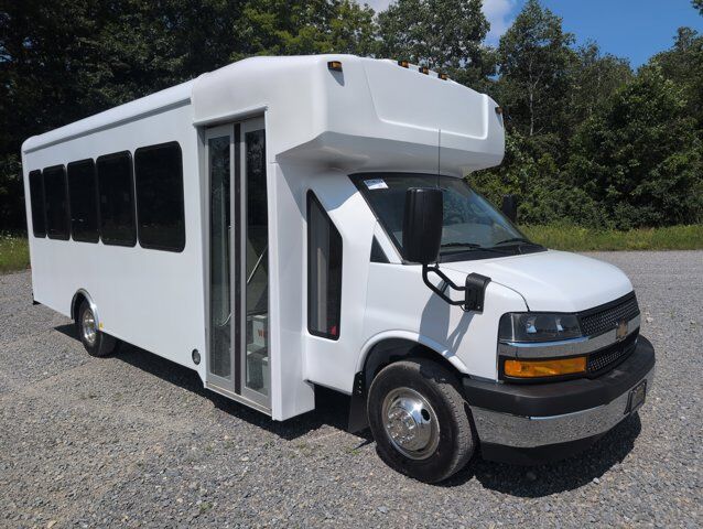 2026 Chevrolet HLE COACH