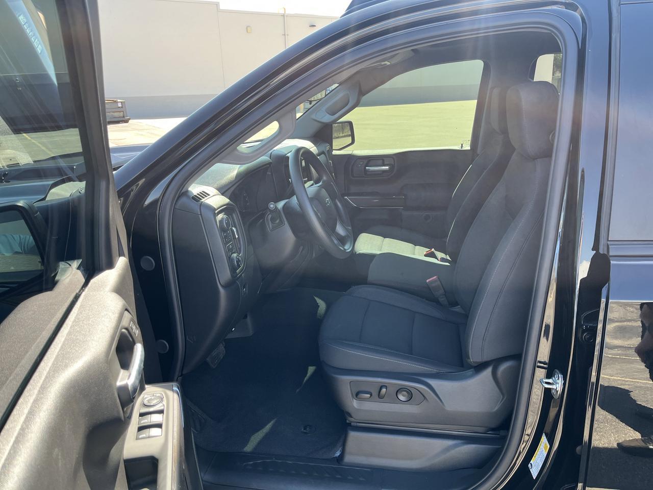 2026 Chevrolet Silverado 1500 Custom Trail Boss Crew Cab 4WD 3.0L DuramaxDiesel MidnightEdition w/Spray-OnBedliner BlackAssistStps Saukville WI