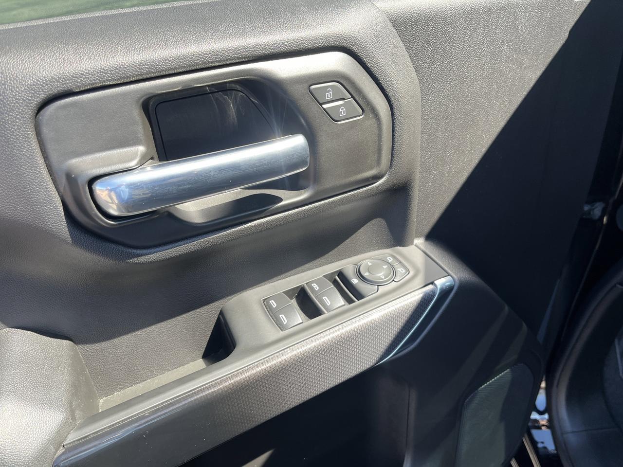 2026 Chevrolet Silverado 1500 Custom Trail Boss Crew Cab 4WD 3.0L DuramaxDiesel MidnightEdition w/Spray-OnBedliner BlackAssistStps Saukville WI