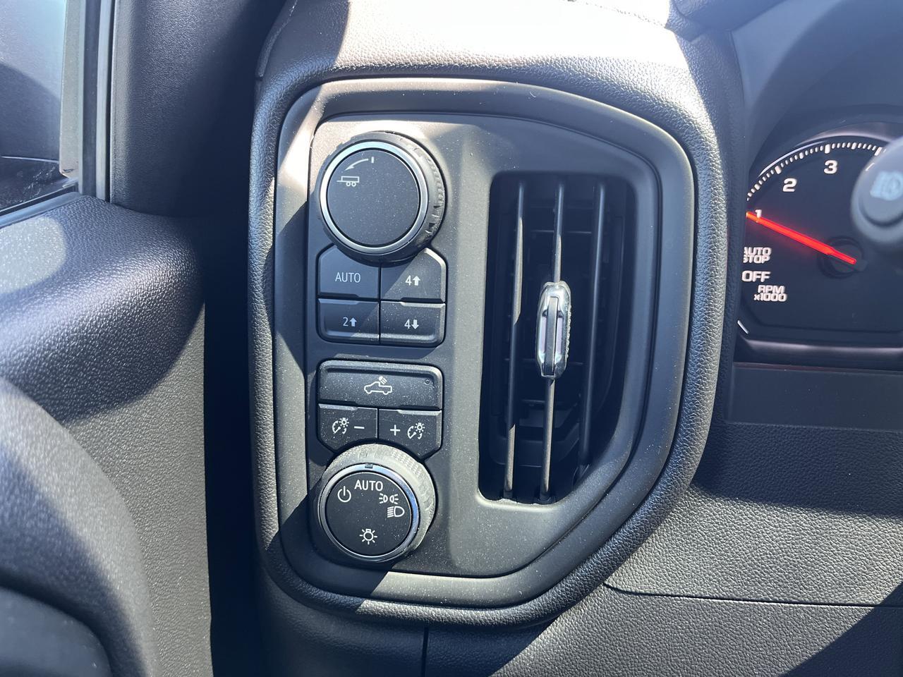 2026 Chevrolet Silverado 1500 Custom Trail Boss Crew Cab 4WD 3.0L DuramaxDiesel MidnightEdition w/Spray-OnBedliner BlackAssistStps Saukville WI