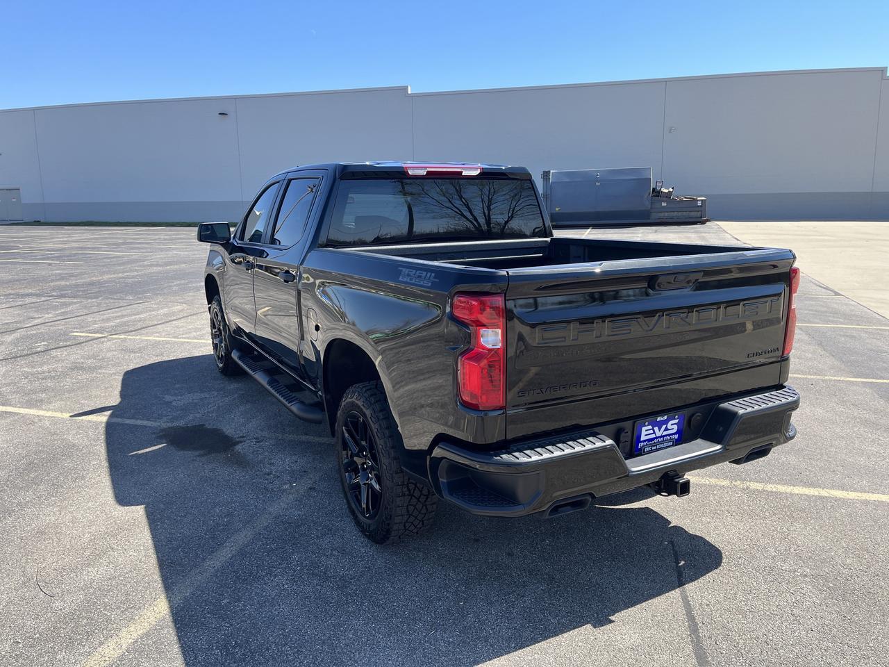 2026 Chevrolet Silverado 1500 Custom Trail Boss Crew Cab 4WD 3.0L DuramaxDiesel MidnightEdition w/Spray-OnBedliner BlackAssistStps Saukville WI
