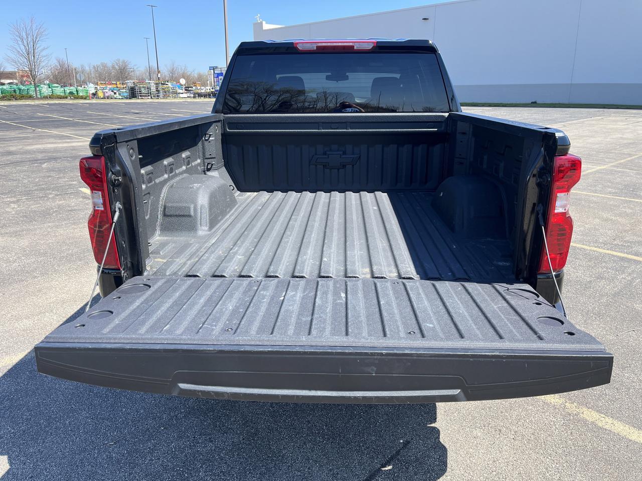 2026 Chevrolet Silverado 1500 Custom Trail Boss Crew Cab 4WD 3.0L DuramaxDiesel MidnightEdition w/Spray-OnBedliner BlackAssistStps Saukville WI