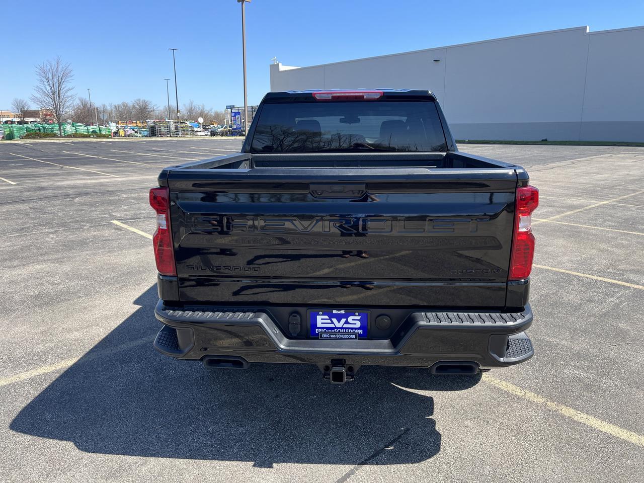 2026 Chevrolet Silverado 1500 Custom Trail Boss Crew Cab 4WD 3.0L DuramaxDiesel MidnightEdition w/Spray-OnBedliner BlackAssistStps