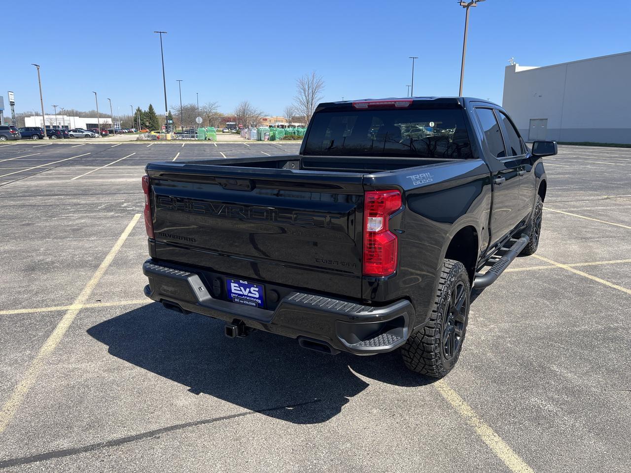 2026 Chevrolet Silverado 1500 Custom Trail Boss Crew Cab 4WD 3.0L DuramaxDiesel MidnightEdition w/Spray-OnBedliner BlackAssistStps Saukville WI