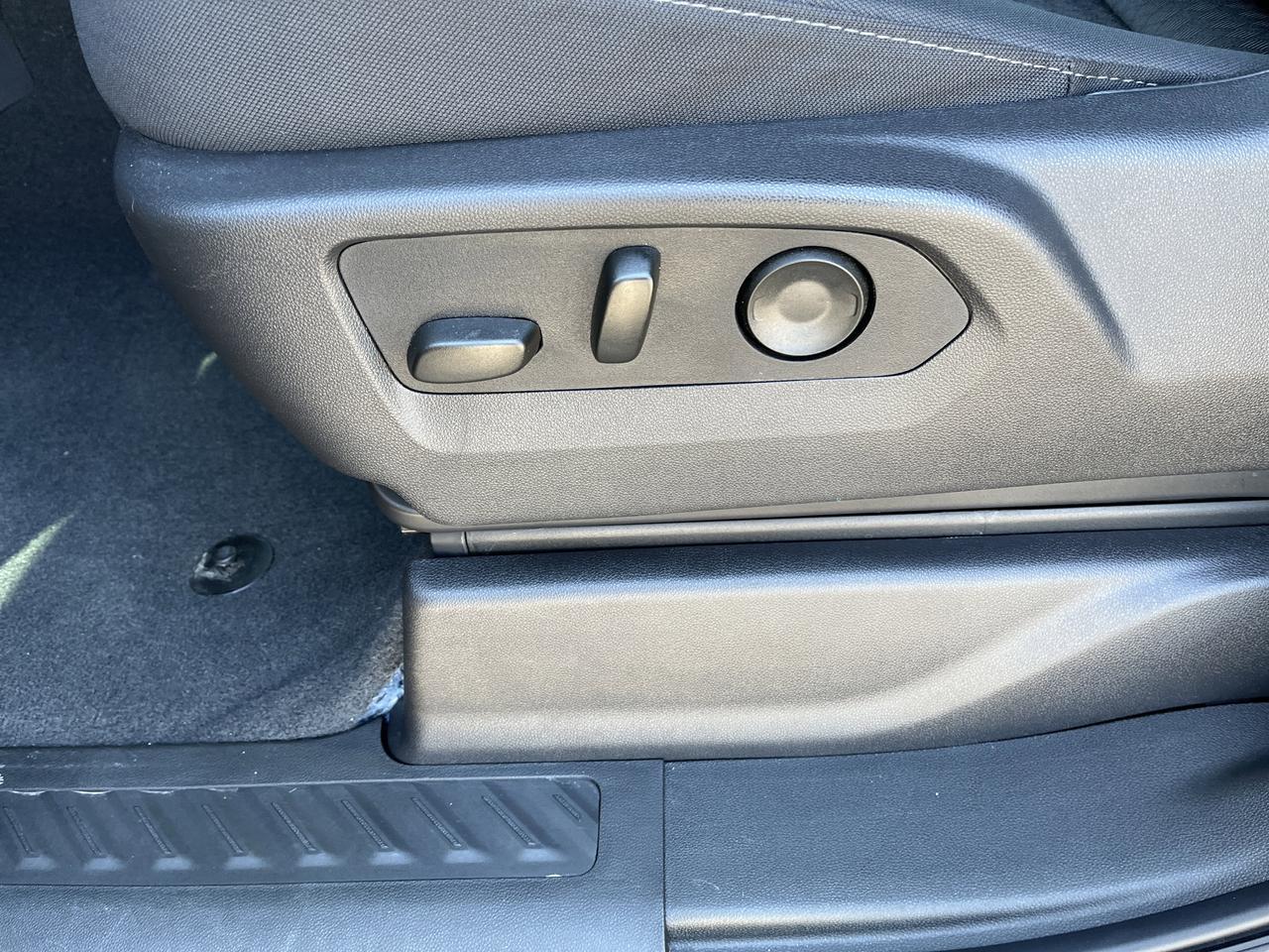 2026 Chevrolet Silverado 1500 Custom Trail Boss Crew Cab 4WD 3.0L DuramaxDiesel MidnightEdition w/Spray-OnBedliner BlackAssistStps Saukville WI