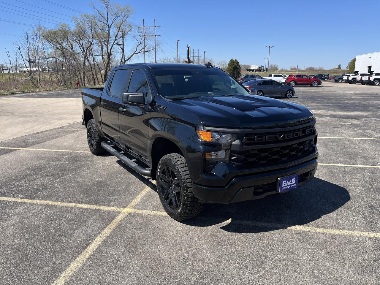 2026 Chevrolet Silverado 1500 Custom Trail Boss Crew Cab 4WD 3.0L DuramaxDiesel MidnightEdition w/Spray-OnBedliner BlackAssistStps Saukville WI