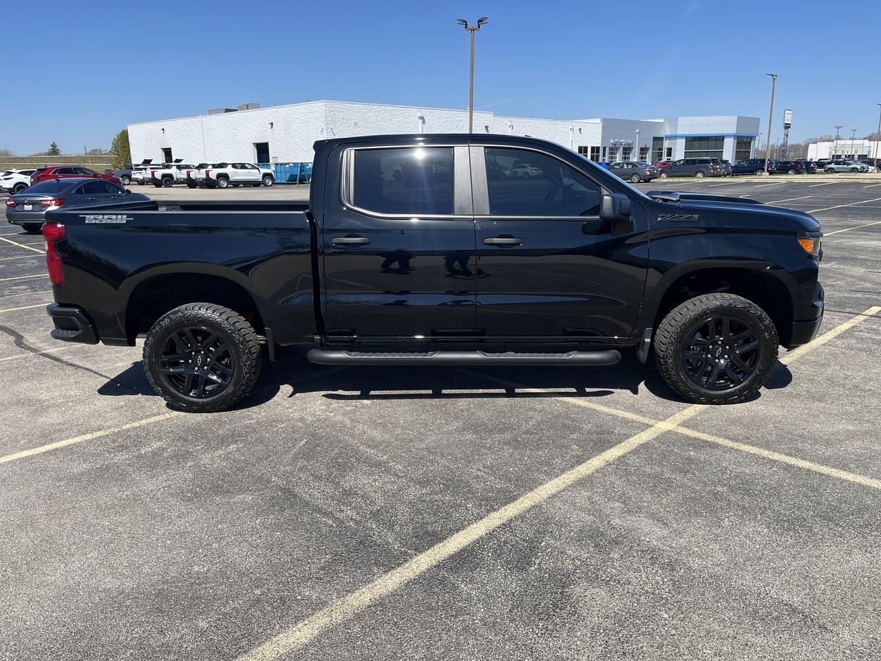 2026 Chevrolet Silverado 1500 Custom Trail Boss Crew Cab 4WD 3.0L DuramaxDiesel MidnightEdition w/Spray-OnBedliner BlackAssistStps Saukville WI