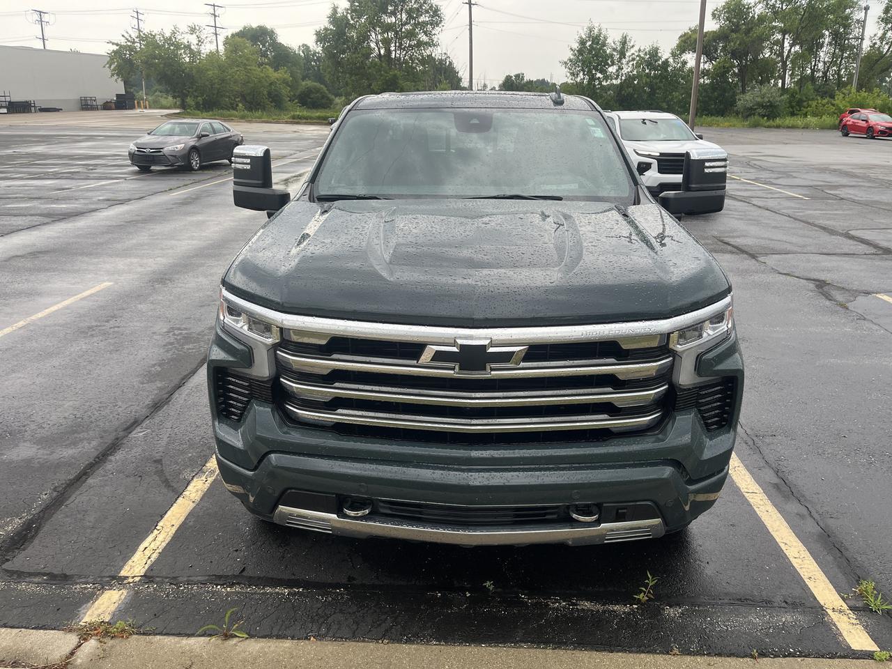 2026 Chevrolet Silverado 1500 High Country Crew Cab 4WD 3.0L DuramaxDiesel Tech MaxTrlrng DarkEssntlsPkgs w/Sunroof Multi-FlexTlgt