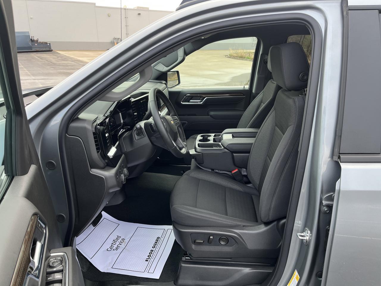 2026 Chevrolet Silverado 1500 LT Crew Cab 4WD w/20s All-TerrainTires HtdSeats HtdSteeringWheel RemoteStart HD-RearCamera Saukville WI