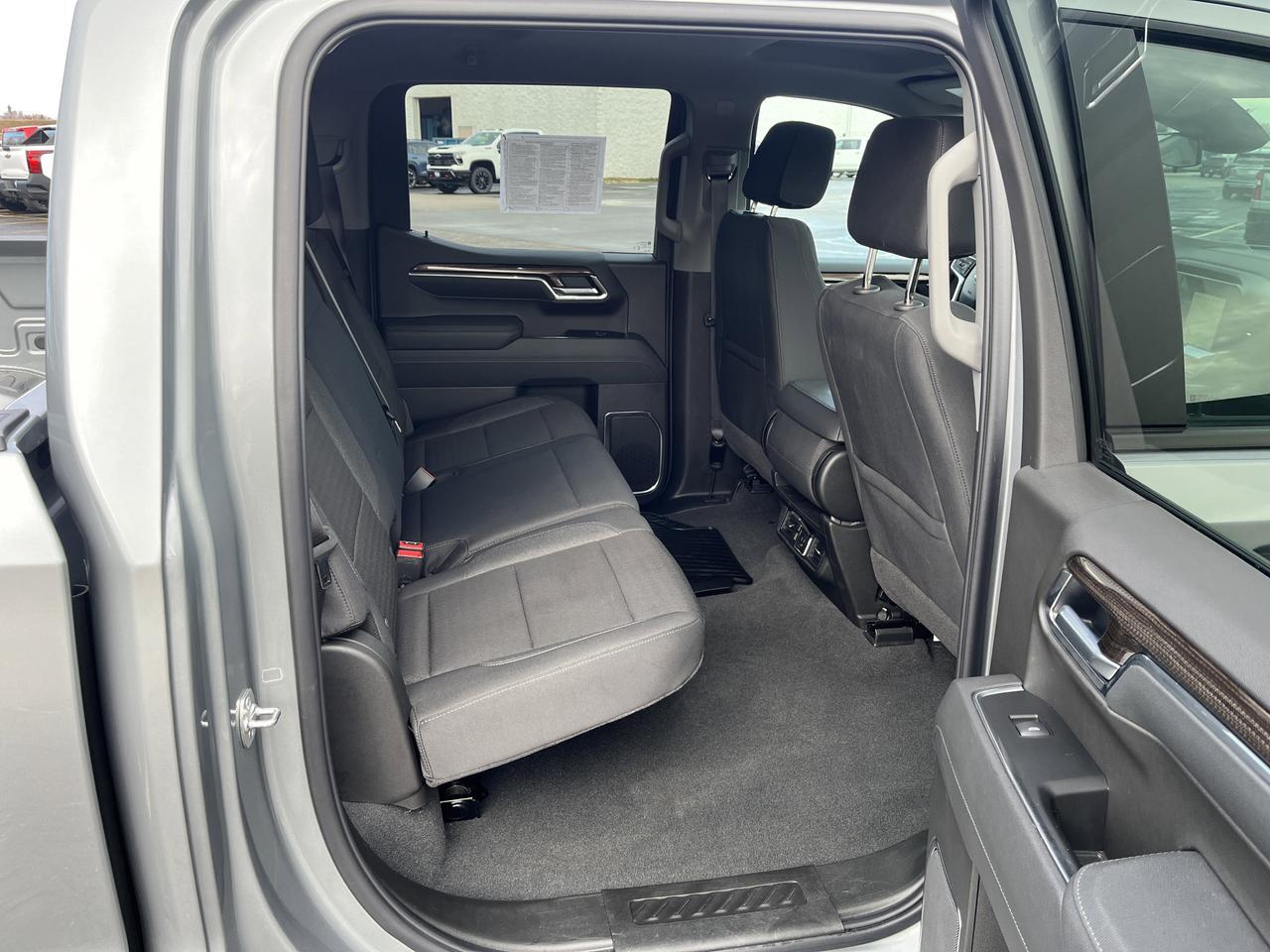 2026 Chevrolet Silverado 1500 LT Crew Cab 4WD w/20s All-TerrainTires HtdSeats HtdSteeringWheel RemoteStart HD-RearCamera Saukville WI