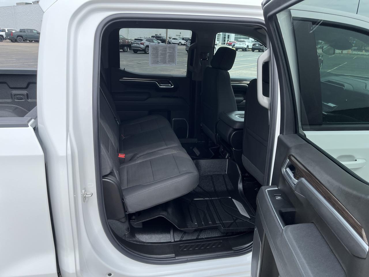 2026 Chevrolet Silverado 1500 RST Crew Cab 4WD RST-SelectPkg w/Spray-OnBedliner 4-InchBlackAssistSteps 20s AllTerrainTires Saukville WI