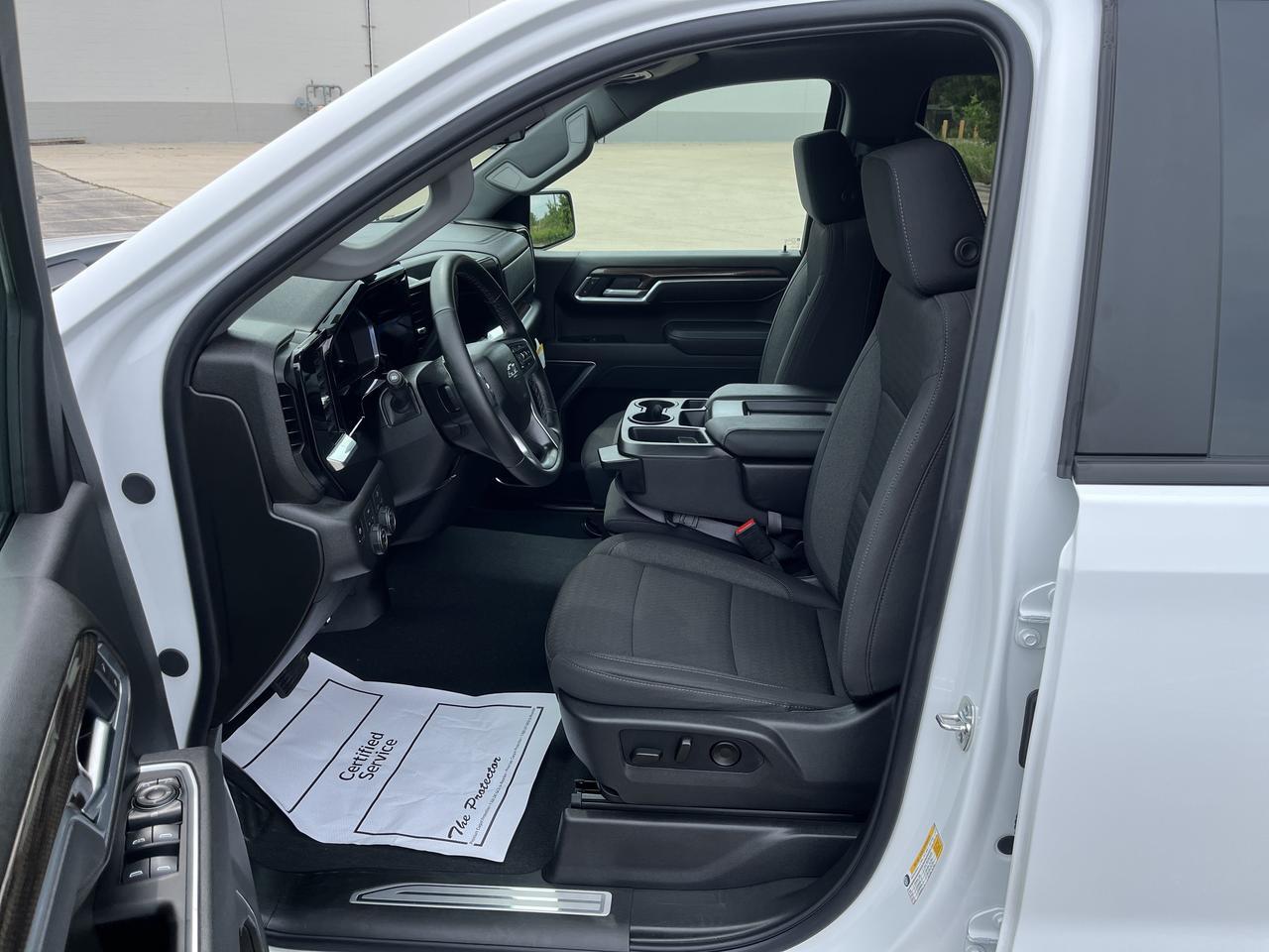 2026 Chevrolet Silverado 1500 RST Crew Cab 4WD RST-SelectPkg w/Spray-OnBedliner 4-InchBlackAssistSteps 20s AllTerrainTires Saukville WI