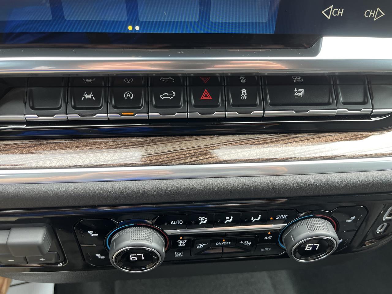 2026 Chevrolet Silverado 1500 RST Crew Cab 4WD RST-SelectPkg w/Spray-OnBedliner 4-InchBlackAssistSteps 20s AllTerrainTires Saukville WI