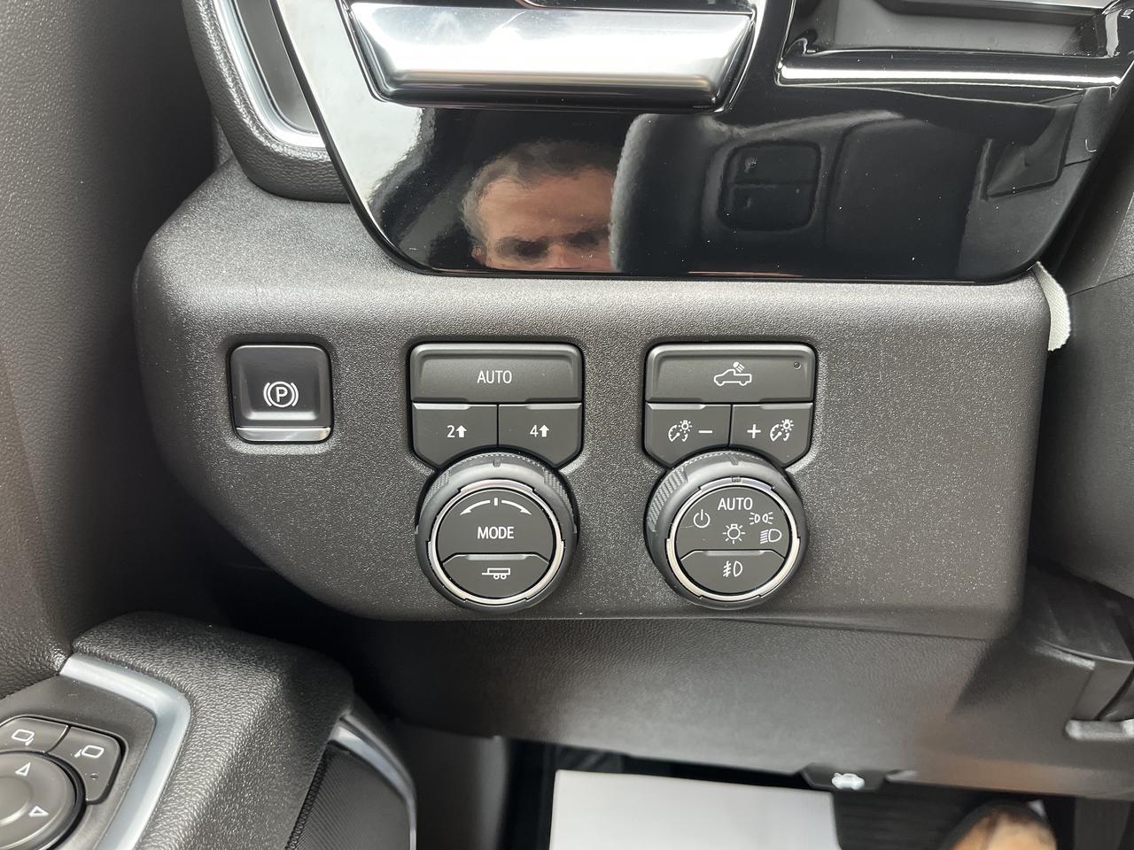 2026 Chevrolet Silverado 1500 RST Crew Cab 4WD RST-SelectPkg w/Spray-OnBedliner 4-InchBlackAssistSteps 20s AllTerrainTires Saukville WI