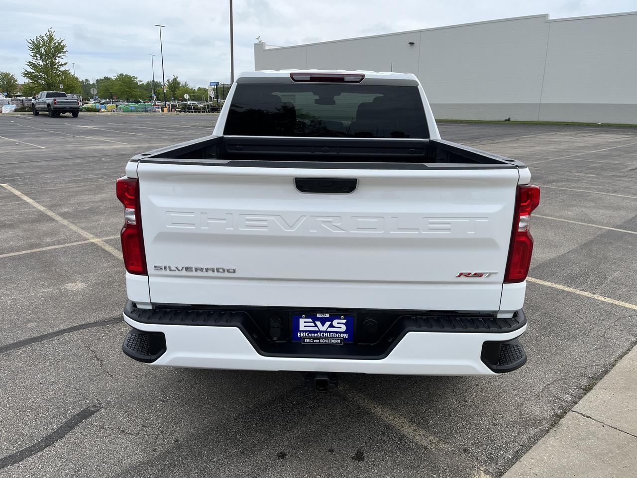 2026 Chevrolet Silverado 1500 RST Crew Cab 4WD RST-SelectPkg w/Spray-OnBedliner 4-InchBlackAssistSteps 20s AllTerrainTires Saukville WI