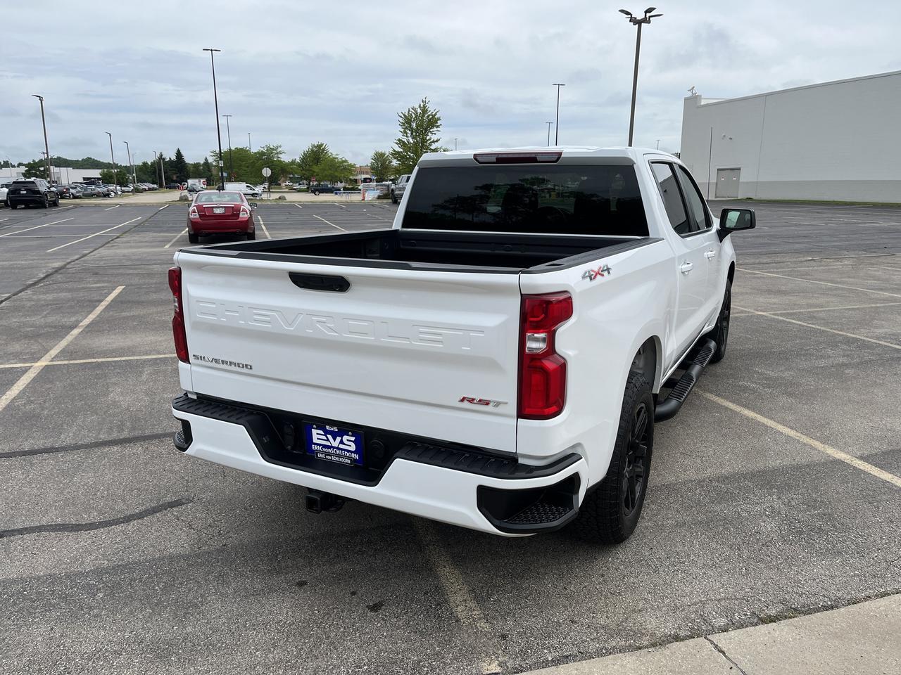 2026 Chevrolet Silverado 1500 RST Crew Cab 4WD RST-SelectPkg w/Spray-OnBedliner 4-InchBlackAssistSteps 20s AllTerrainTires Saukville WI