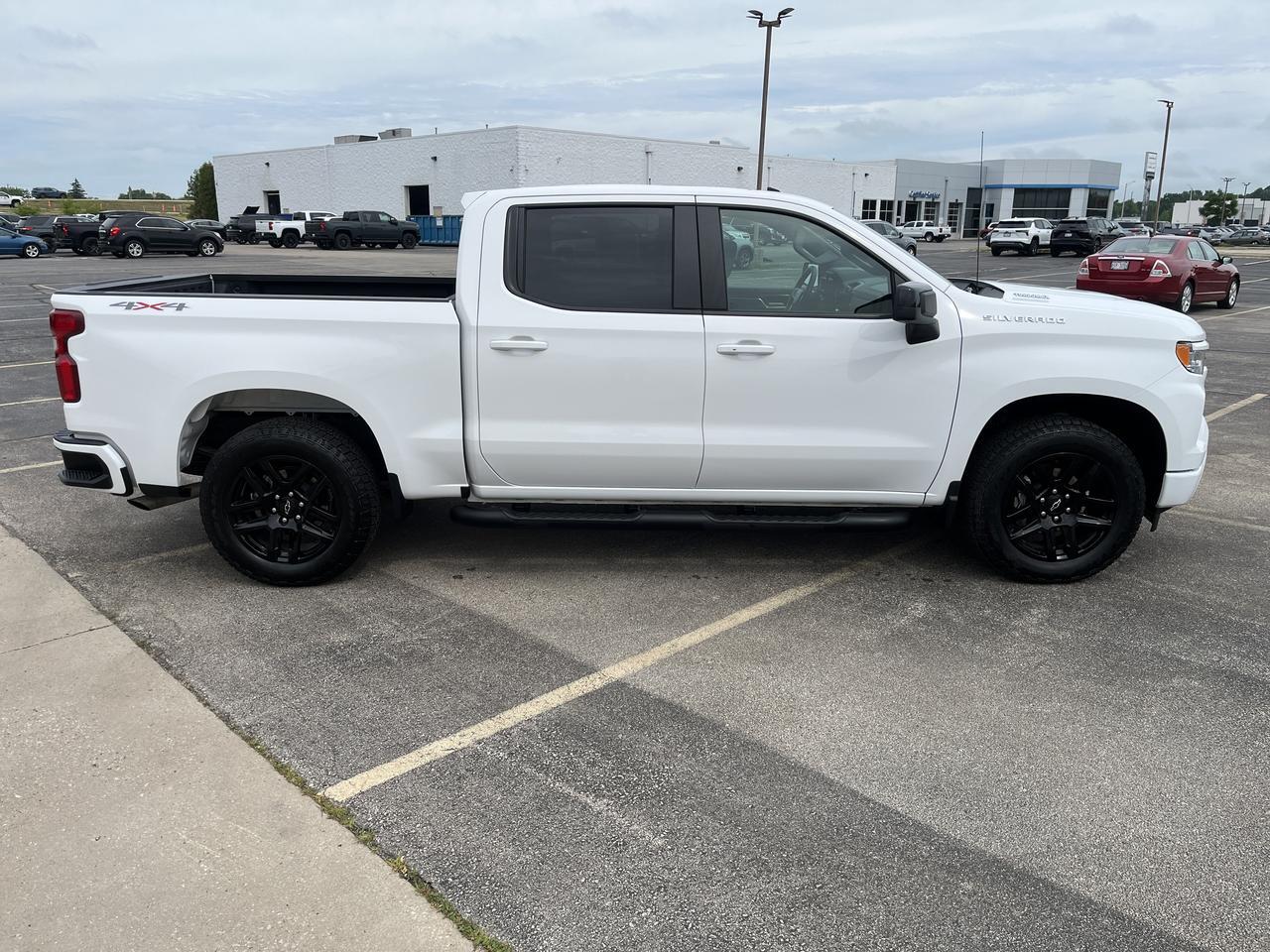 2026 Chevrolet Silverado 1500 RST Crew Cab 4WD RST-SelectPkg w/Spray-OnBedliner 4-InchBlackAssistSteps 20s AllTerrainTires Saukville WI