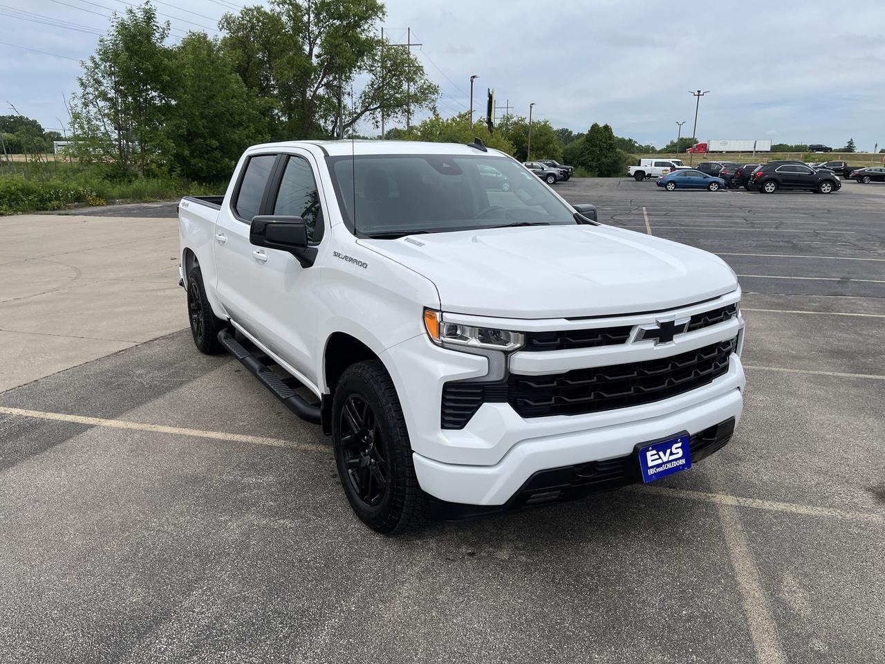 2026 Chevrolet Silverado 1500 RST Crew Cab 4WD RST-SelectPkg w/Spray-OnBedliner 4-InchBlackAssistSteps 20s AllTerrainTires Saukville WI