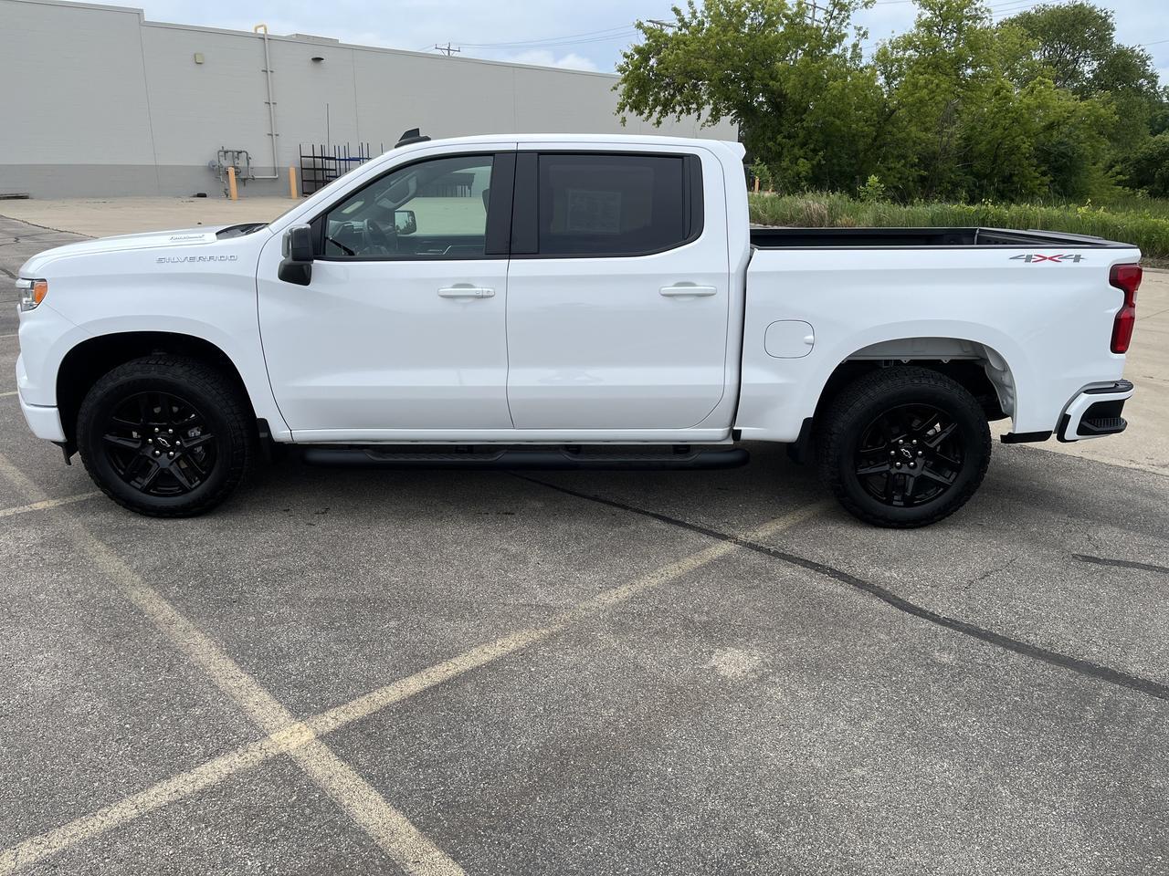 2026 Chevrolet Silverado 1500 RST Crew Cab 4WD RST-SelectPkg w/Spray-OnBedliner 4-InchBlackAssistSteps 20s AllTerrainTires
