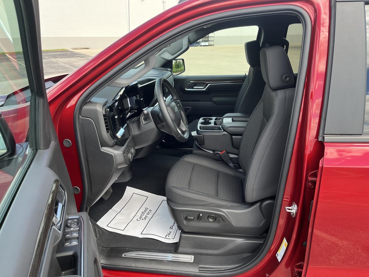 2026 Chevrolet Silverado 1500 RST Crew Cab 4WD RST-SelectPkg w/Spray-OnBedliner 4-InchBlackAssistSteps 20s AllTerrainTires Saukville WI