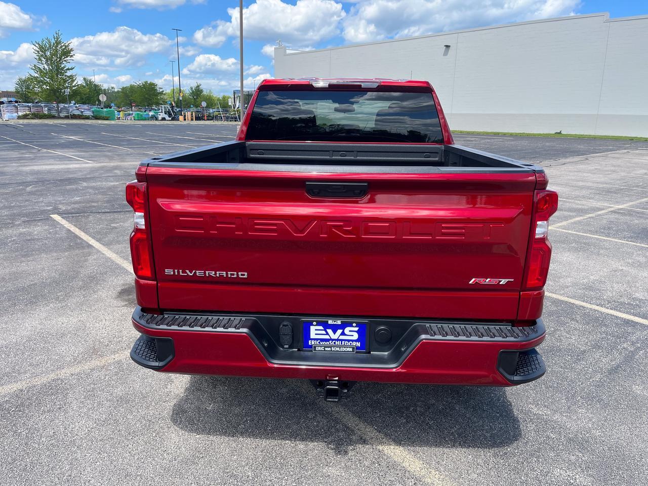 2026 Chevrolet Silverado 1500 RST Crew Cab 4WD RST-SelectPkg w/Spray-OnBedliner 4-InchBlackAssistSteps 20s AllTerrainTires Saukville WI