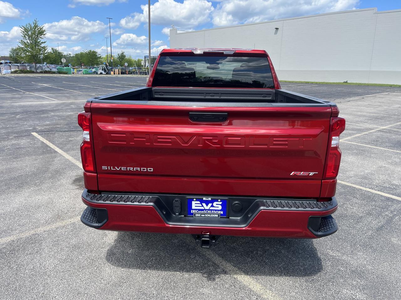 2026 Chevrolet Silverado 1500 RST Crew Cab 4WD RST-SelectPkg w/Spray-OnBedliner 4-InchBlackAssistSteps 20s AllTerrainTires Saukville WI