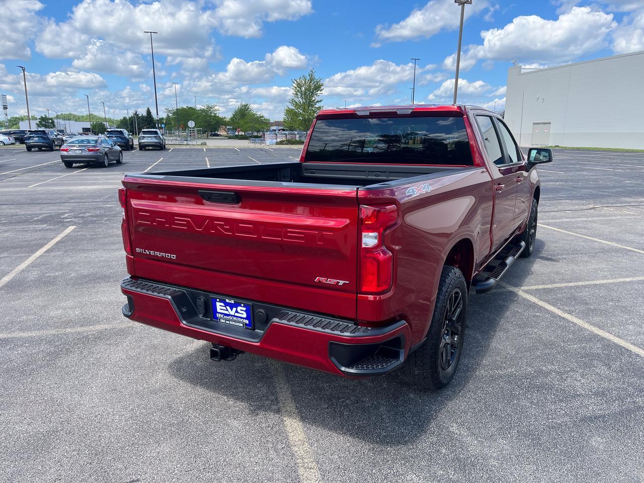 2026 Chevrolet Silverado 1500 RST Crew Cab 4WD RST-SelectPkg w/Spray-OnBedliner 4-InchBlackAssistSteps 20s AllTerrainTires Saukville WI