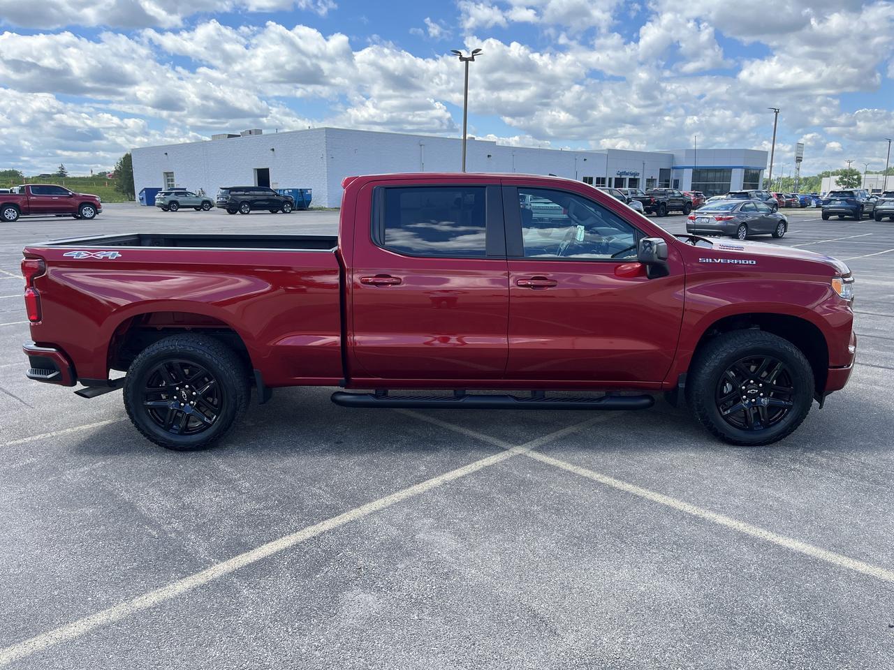 2026 Chevrolet Silverado 1500 RST Crew Cab 4WD RST-SelectPkg w/Spray-OnBedliner 4-InchBlackAssistSteps 20s AllTerrainTires Saukville WI
