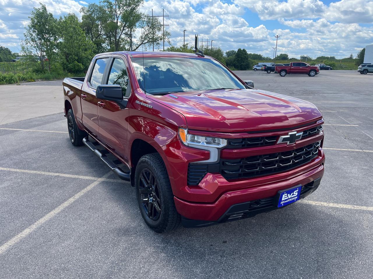 2026 Chevrolet Silverado 1500 RST Crew Cab 4WD RST-SelectPkg w/Spray-OnBedliner 4-InchBlackAssistSteps 20s AllTerrainTires Saukville WI