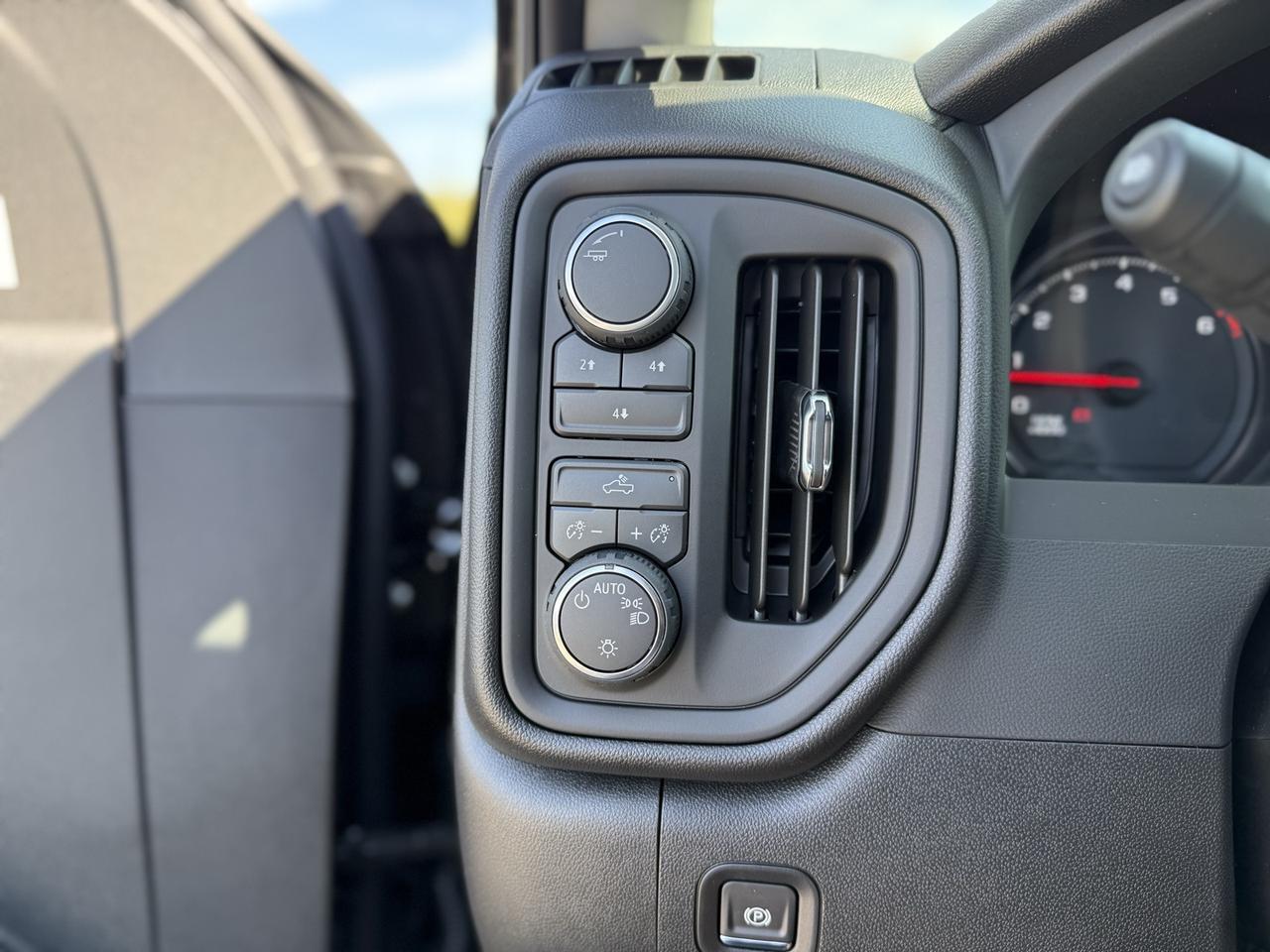 2026 Chevrolet Silverado 2500HD Custom Crestwood KY
