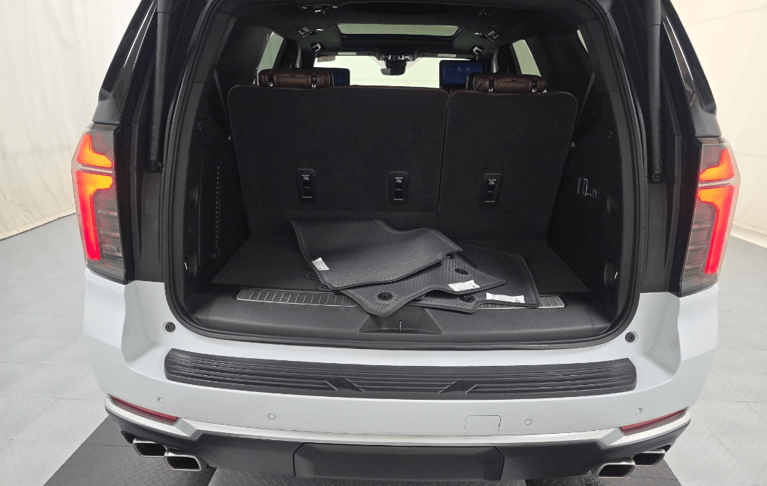 2026 Chevrolet Tahoe High Country Air Ride Suspension / Rear Seat Media System Portland OR