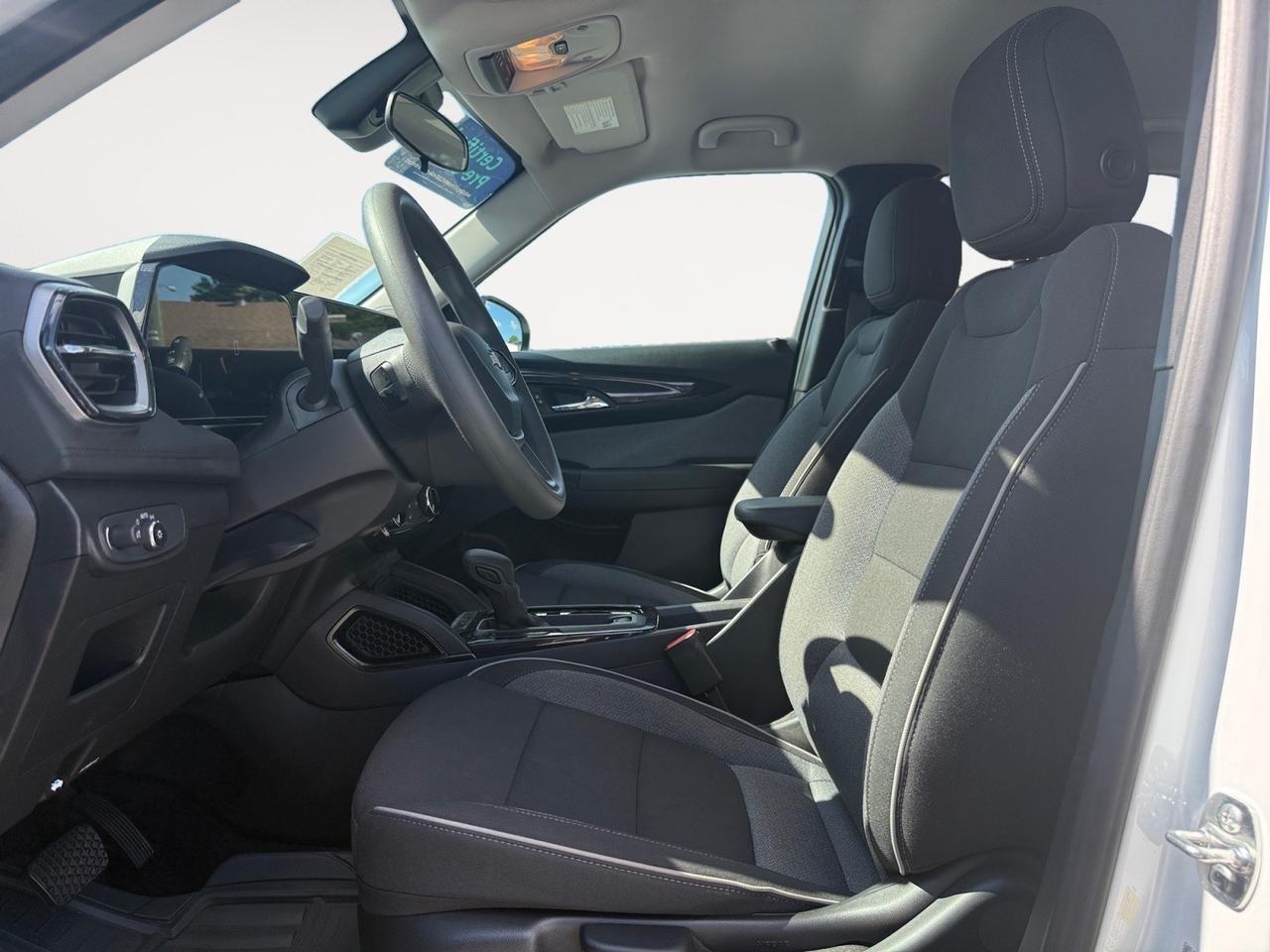 2026 Chevrolet Trailblazer LT, APPLE CARPLAY/ANDROID AUTO, POWER MIRRORS, BACKUP CAMERA, REMOTE START, ALL WEATHER FLOOR MATS, WIFI, NAVIGATION, CLEAN CARFAX, ONLY 1 OWNER, LOW MILES!