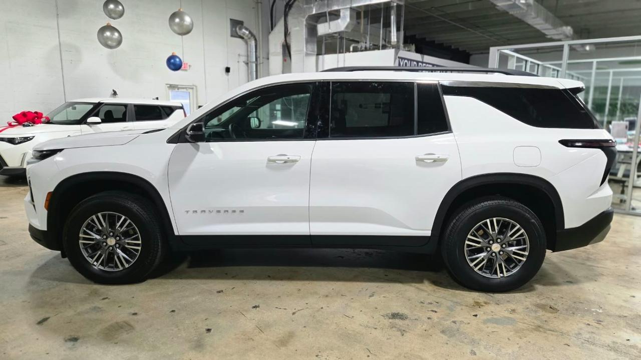 2026 Chevrolet Traverse FWD LT