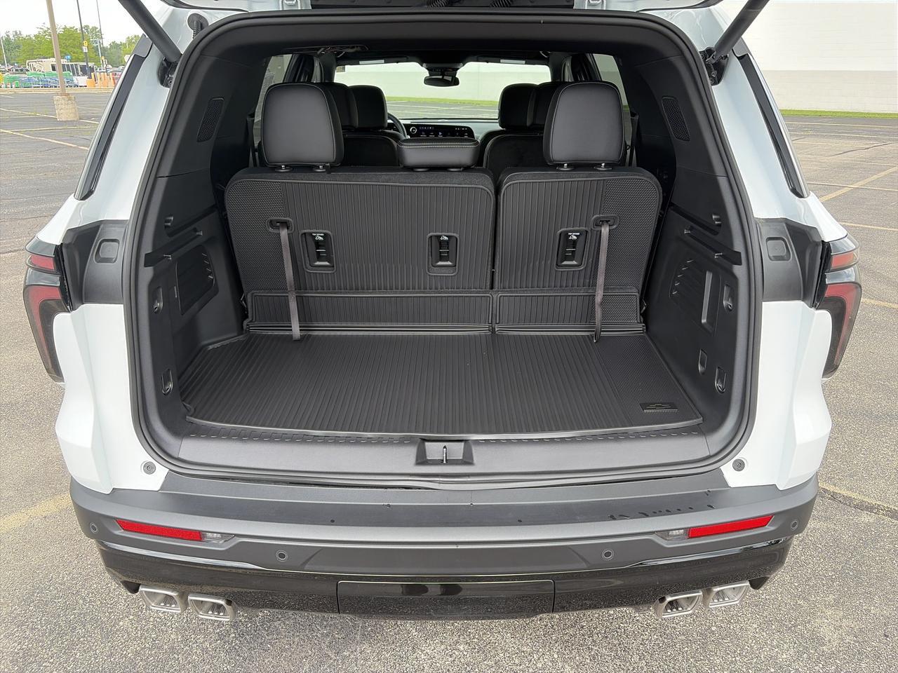 2026 Chevrolet Traverse LT AWD SportEdition w/20sGlossBlackWheels HtdEvotex AdptvCrz HtdSteeringWheel RemoteStart Saukville WI
